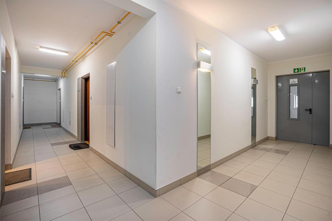 - Parking, Quiet Neighbourhood - By Rentujemy Apartamento *