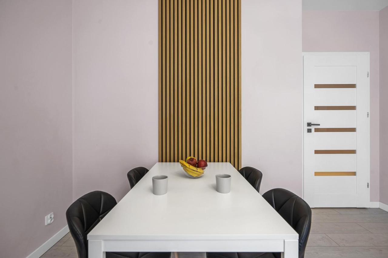 - Parking, Quiet Neighbourhood - By Rentujemy Apartamento *